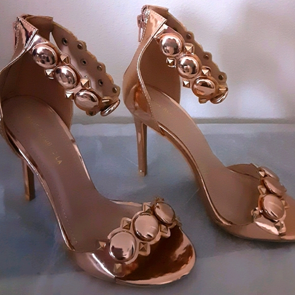 Shoes - Picture 2 of 4